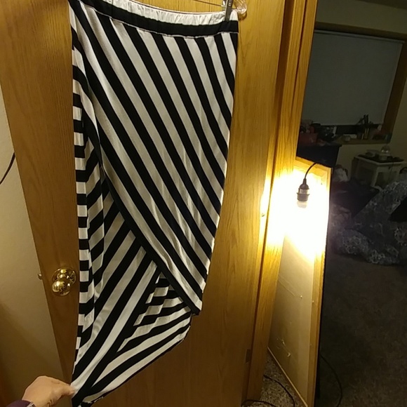 Pure Energy skirt size X (see measurements) - Picture 8 of 8